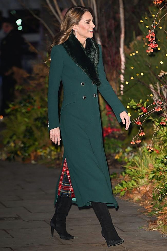 Kate Middleton con el abrigo verde de Catherine Walker.