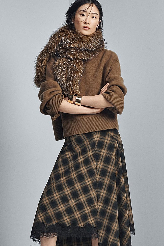 Falda con estampado de cuadros de Zara (59,95 euros)