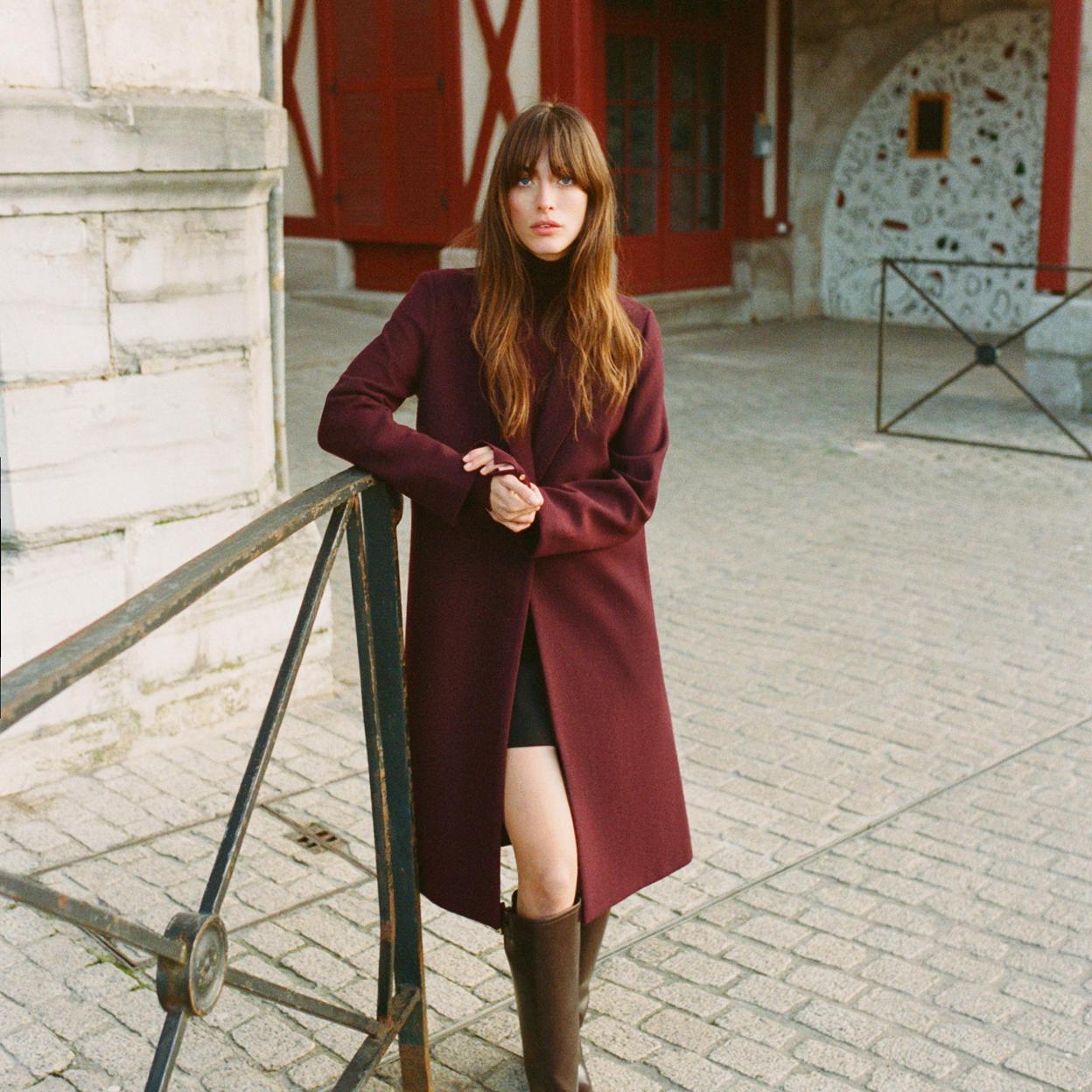 Este abrigo de lana de Zara es una de esas prendas que irá directa a tu fondo de armario de invierno. Descubre las propuestas de nueva colección que no puedes dejar escapar esta temporada.