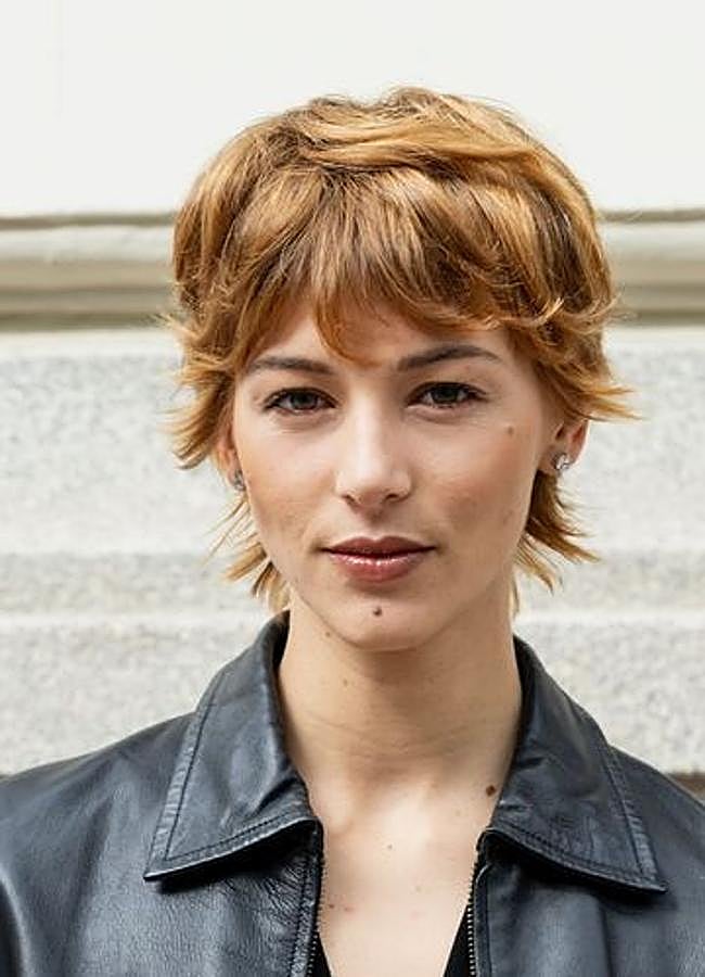 Imagen - Corte de pelo guillotina con capas emplumadas/@saloncheska