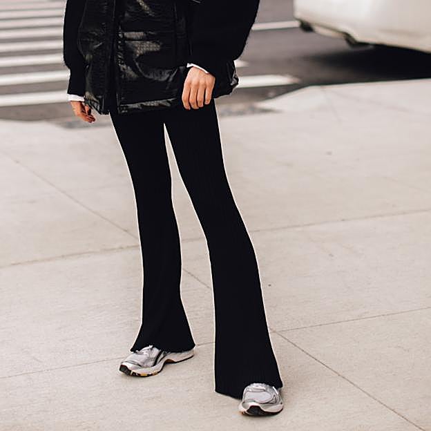 Zapatillas plateadas o cómo lucir el calzado arreglado del 2025