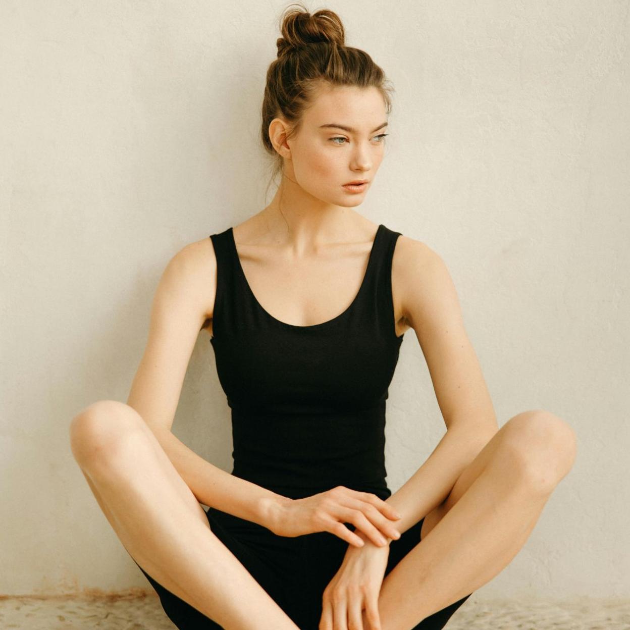 Una rutina de cinco ejercicios para hacer en casa de forma sencilla. 