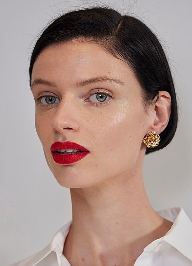 Imagen - Los pintalabios rojos con pigmentos azules hacen los dientes más blancos. Foto: Launchmetrics Spotlight.