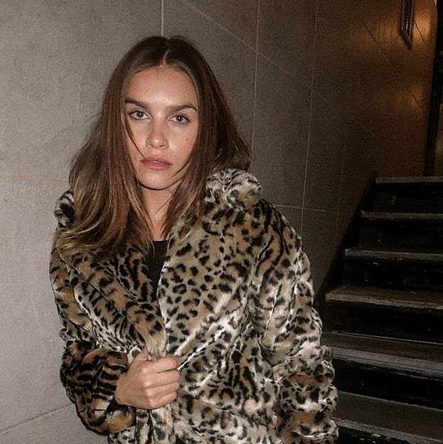 Imagen principal - Abrigo de leopardo de Zara.