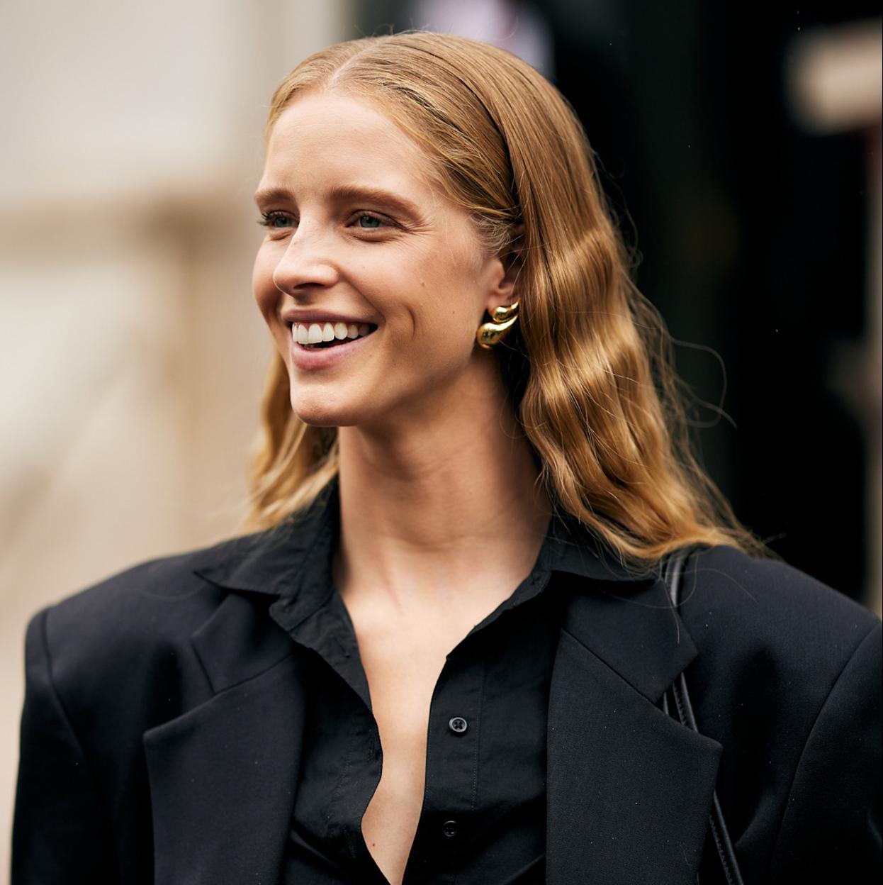 Mujer con pelo brillante