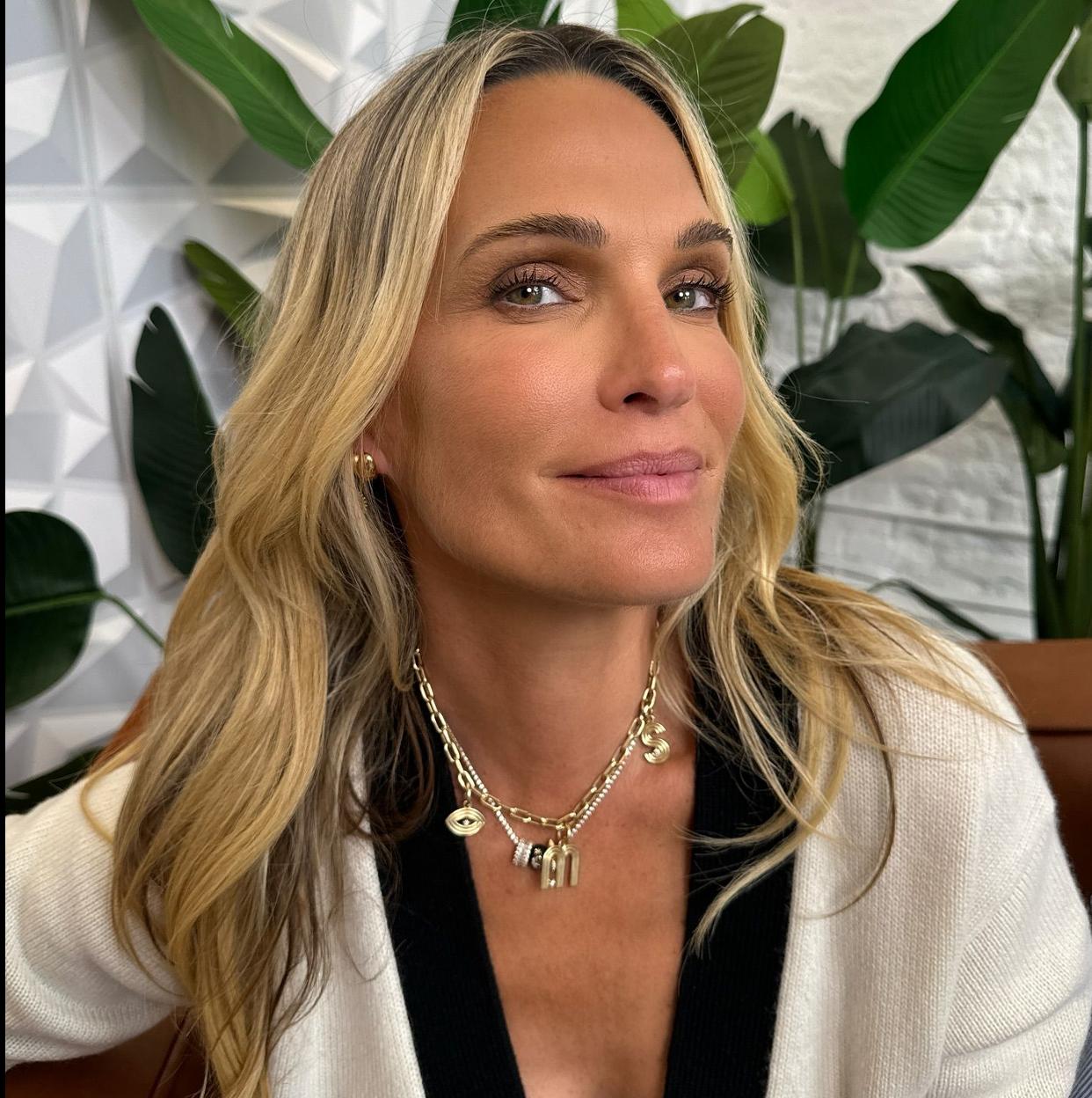 Molly Sims con piel madura a los 50