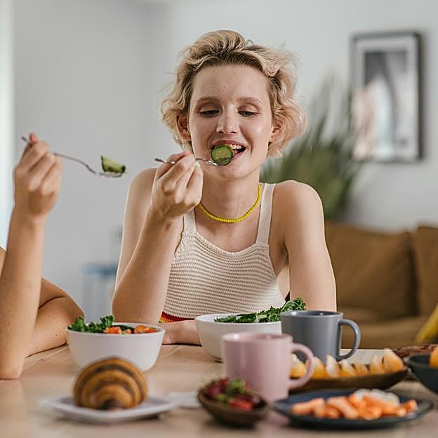 Es importante no consumir muchos alimentos procesados. 