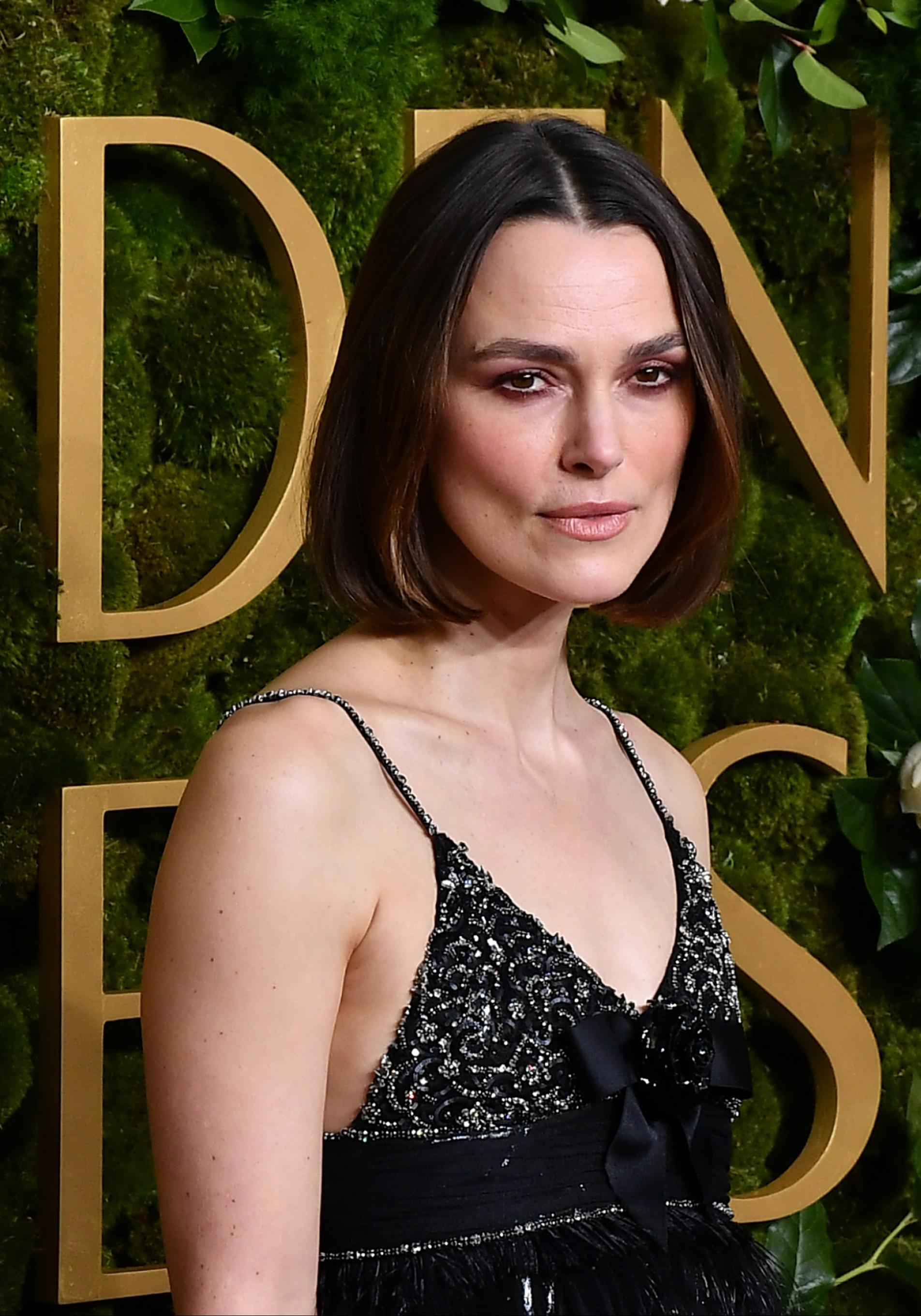 La actriz Keira Knightley en los Globos de Oro 2025. 