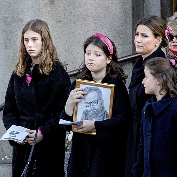 Marta Luisa y sus tres hijas en el funeral de Ari Behn. 
