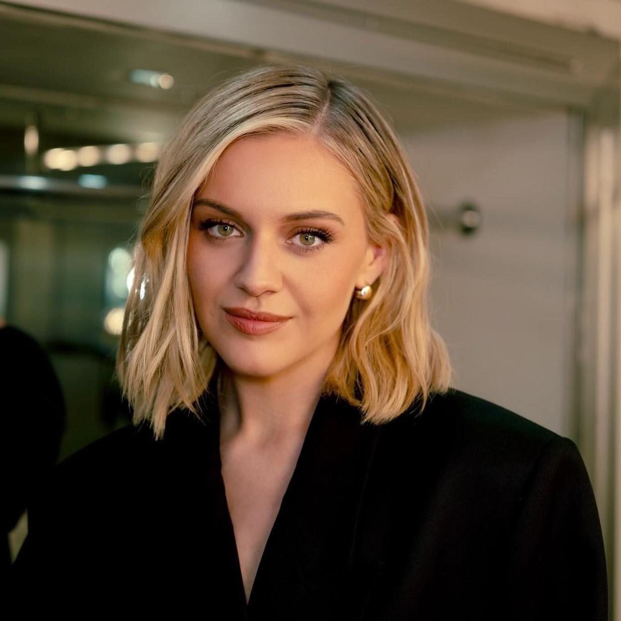 Acrtiz con pelo con volumen