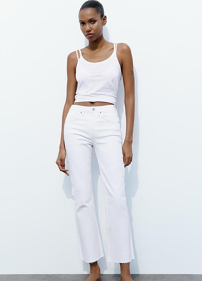 Imagen - Jeans TRF cropped flare tiro alto de Zara (17,99€)