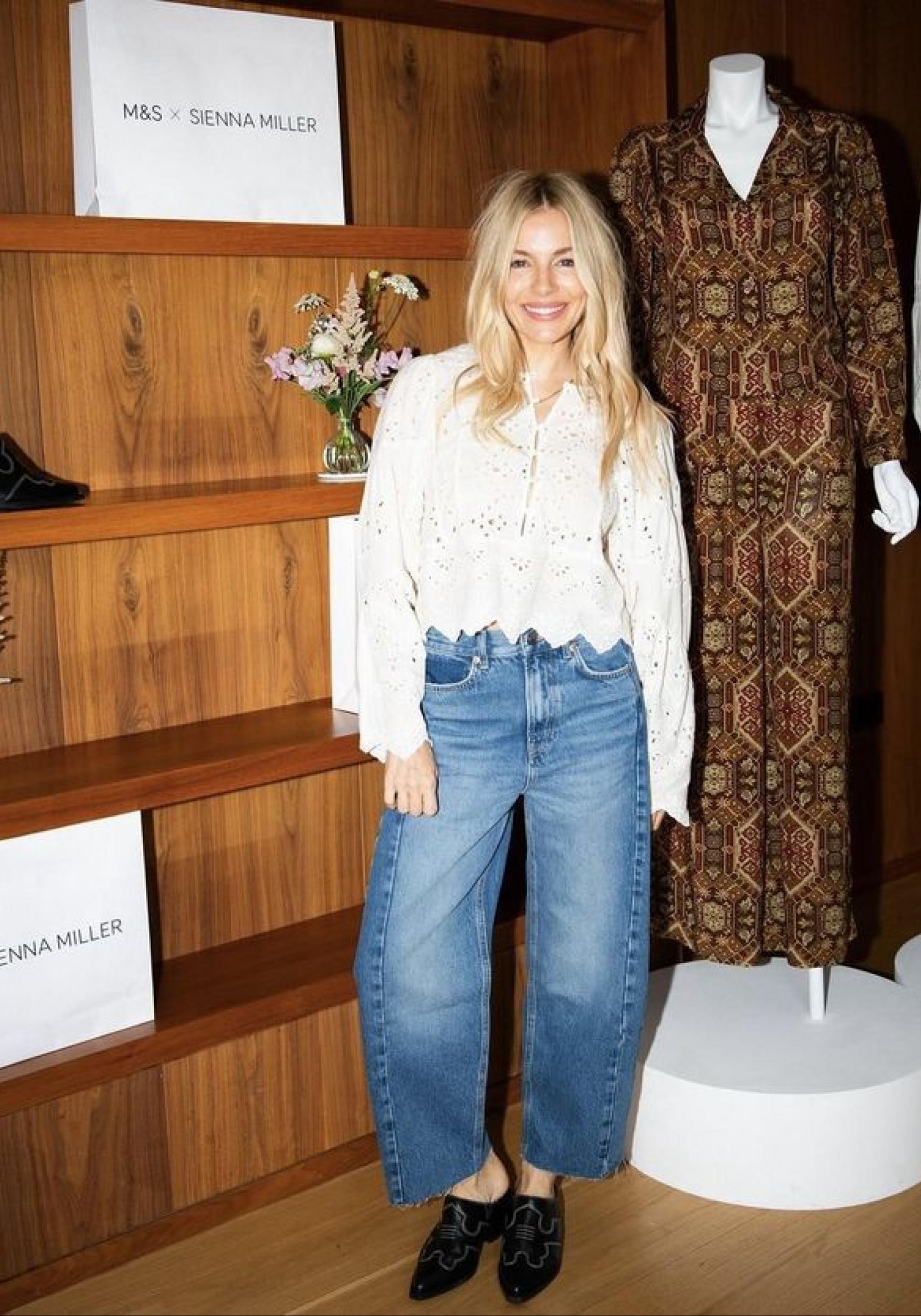 Sienna Miller con vaqueros wide leg