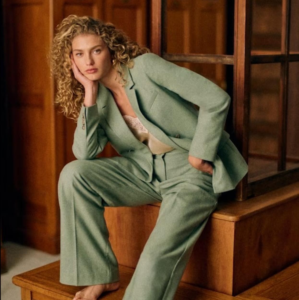 Vestidos midi para los días de fiesta, originales chaquetas de punto y muchas otras novedades que refrescarán todos tus looks diarios.