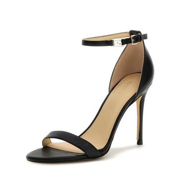 Imagen secundaria 1 - El traje y los zapatos que llevó Kira Miró en La Revuelta.