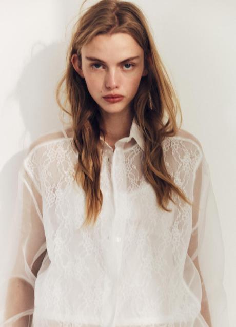 Imagen - Camisa blanca de encaje de Zara (29,99 euros)