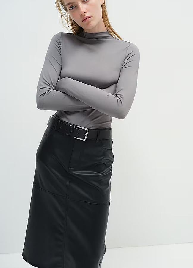 Imagen - Falda de cuero midi de tubo