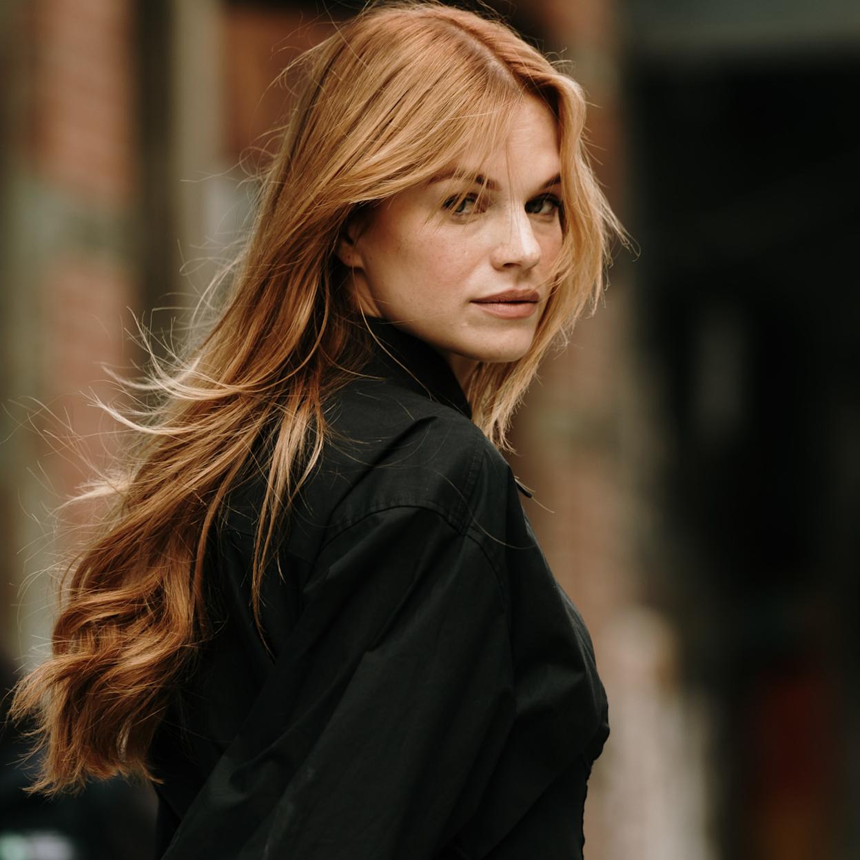 Mujer con rostro cuidado