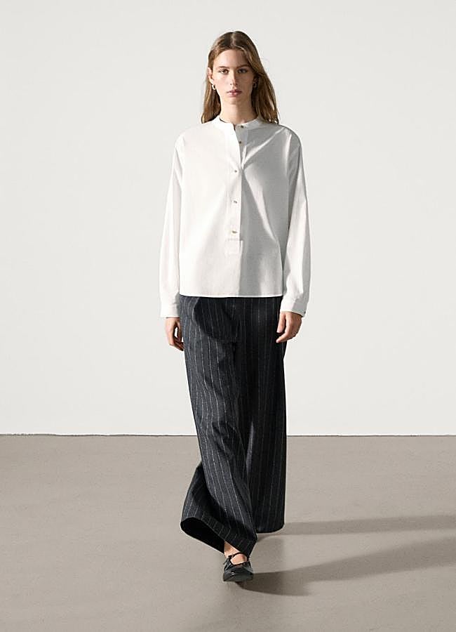 Imagen - Camisa con botones dorados de Massimo Dutti, 59,95 euros.