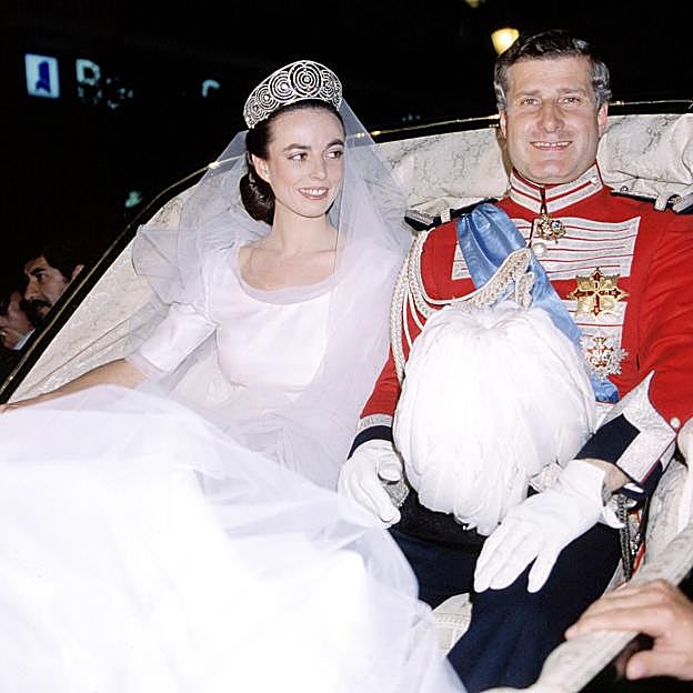 Matilde Solís y Carlos Fitz-James Stuart, el día de su boda en 1988. 