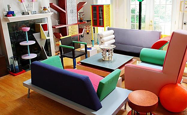 Salón diseñado por Ettore Sottsass y el grupo Memphis.