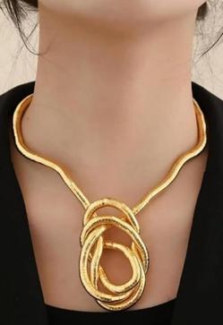 Imagen secundaria 2 - Así es el collar flexible de moda.