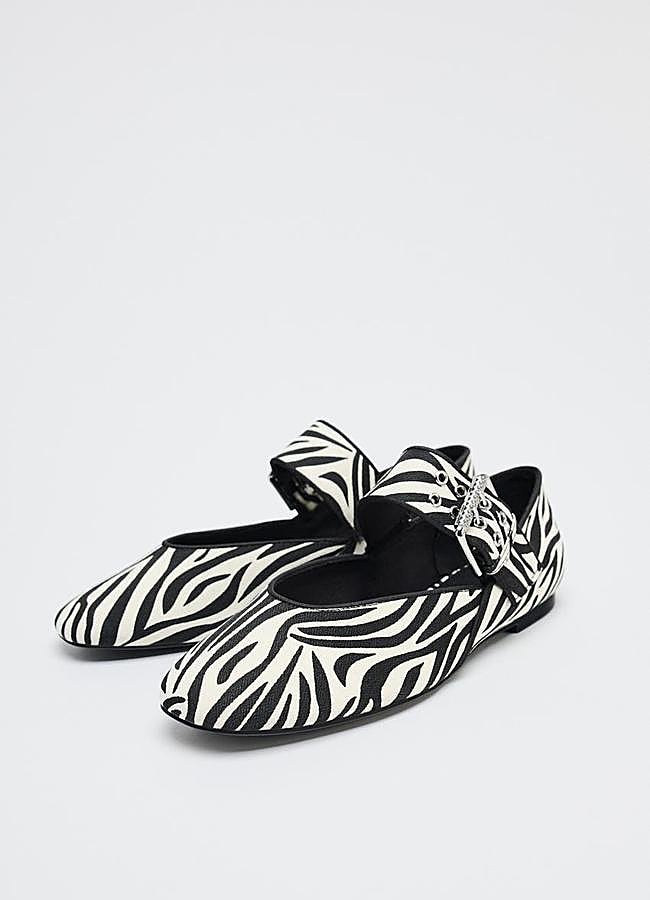 Imagen - Bailarinas con estampado de cebra de Zara.