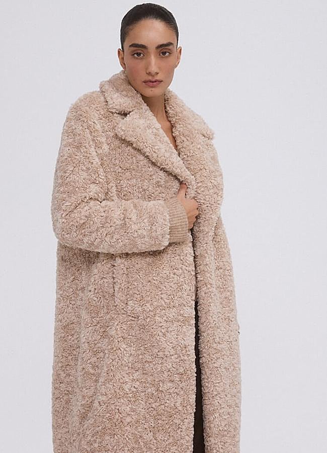 Imagen - Abrigo largo fake fur de Pedro del Hierro (110€)