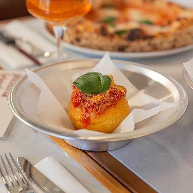 En el tercer proyecto gastronómico de los italianos Fratelli Figurato podemos disfrutar del auténtico street food napolitano.