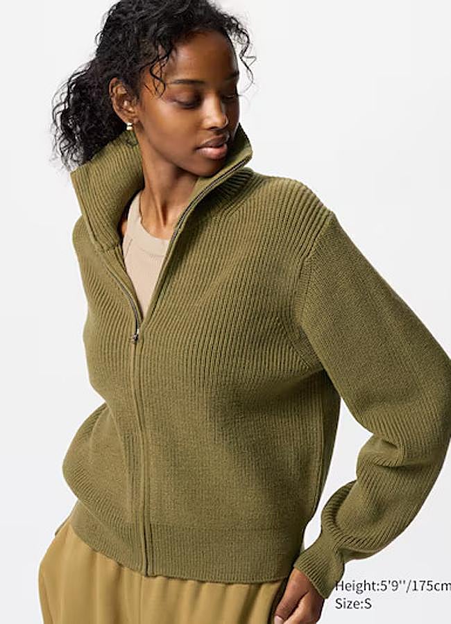 Imagen - Cárdigan con cremallera en verde oliva de Uniqlo (39,90 euros).