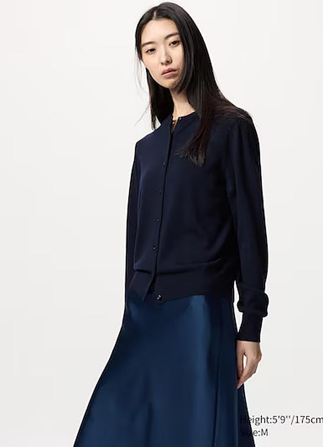 Imagen - Cárdigan de lana merino 100% en azul marino de Uniqlo.