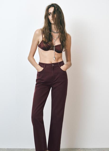 Imagen - Vaqueros burdeos de Zara (27,95 euros)
