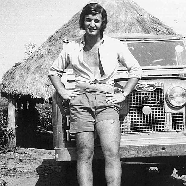 Christian de Massy ha vivido en Hispanoamérica y en África, donde atesoró grandes experiencias. 