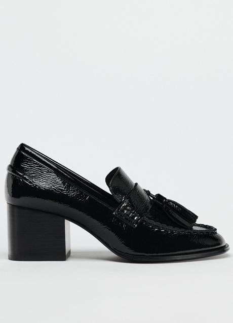 Imagen - Zapatos negros de charol de Zara (49,99 euros)