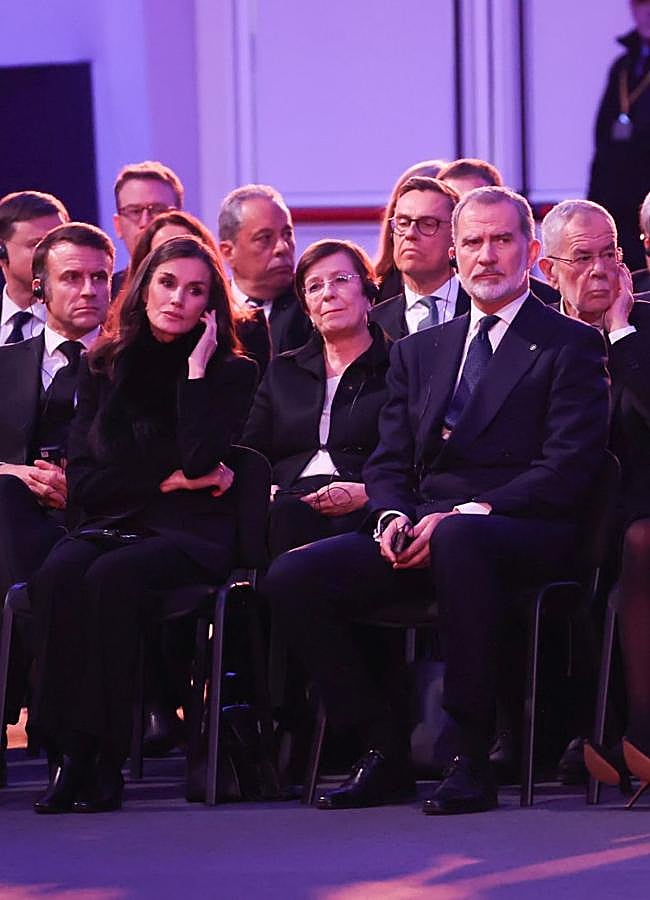 Imagen - Los reyes Felipe y Letizia durante el acto en Auschwitz. / LIMITED PICTURES