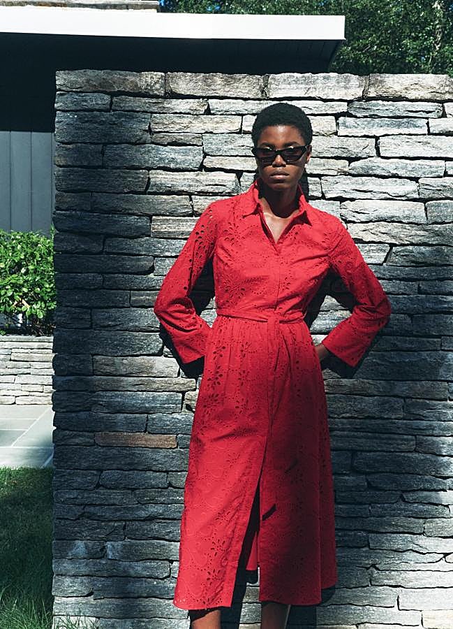 Imagen - Vestido camisero bordado en color rojo