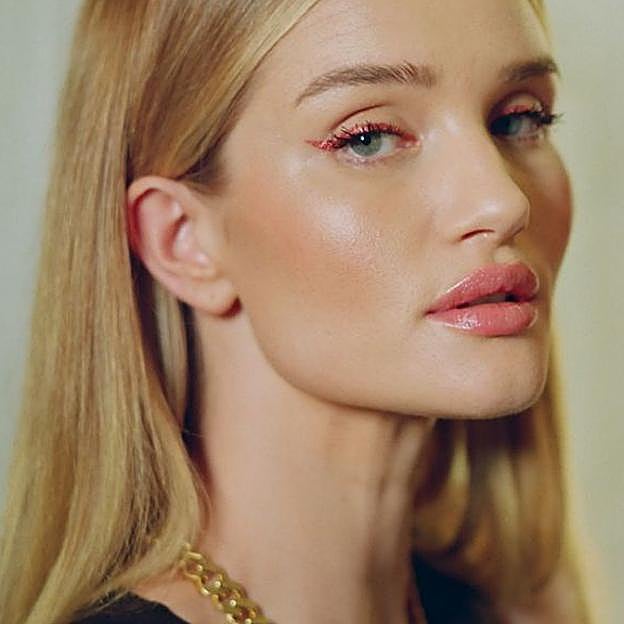 Aceites de labios con color que hidratan mucho, te ponen buena cara y dejan los labios brillantes, jugosos y carnosos