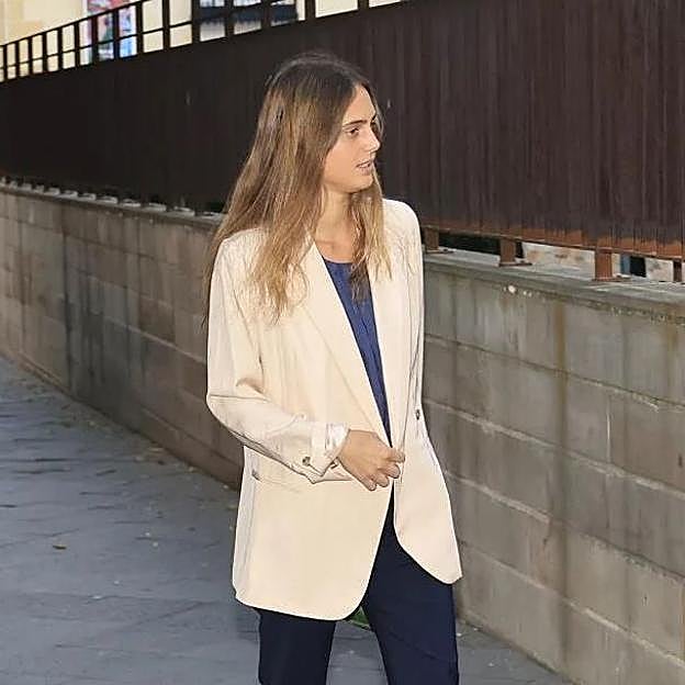 Mencía es la única hija de Isabel Sartorius. 