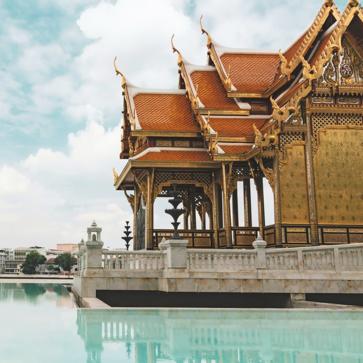 Imagen secundaria 1 - Imágenes y por tada del libro Bangkok Spirit, de Assouline.