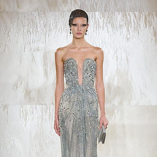 Imagen principal - Desfiles SS25 Alta Costura, de Giorgio Armani Privé, Elie Saab y Alexis Mabille.