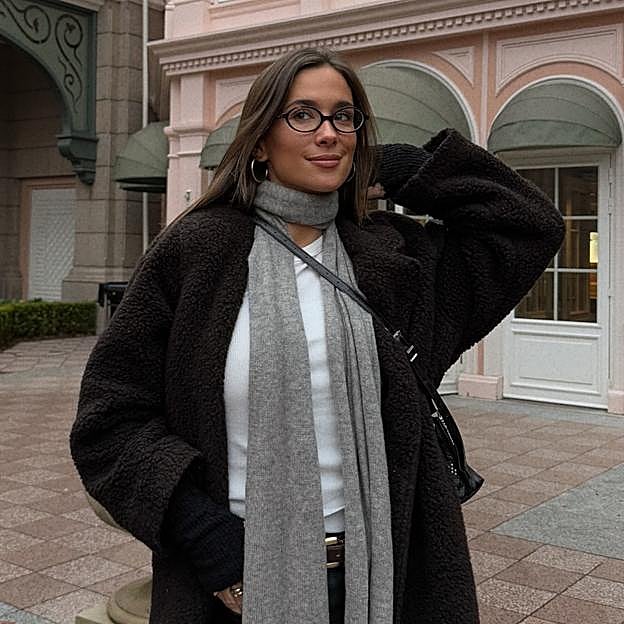 Imagen principal - María Pombo, Hailey Bieber y Elsa Hosk con las gafas virales.