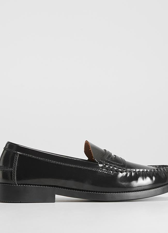 Imagen - Mocasines de piel en color negro de Merkal (55,99 euros).