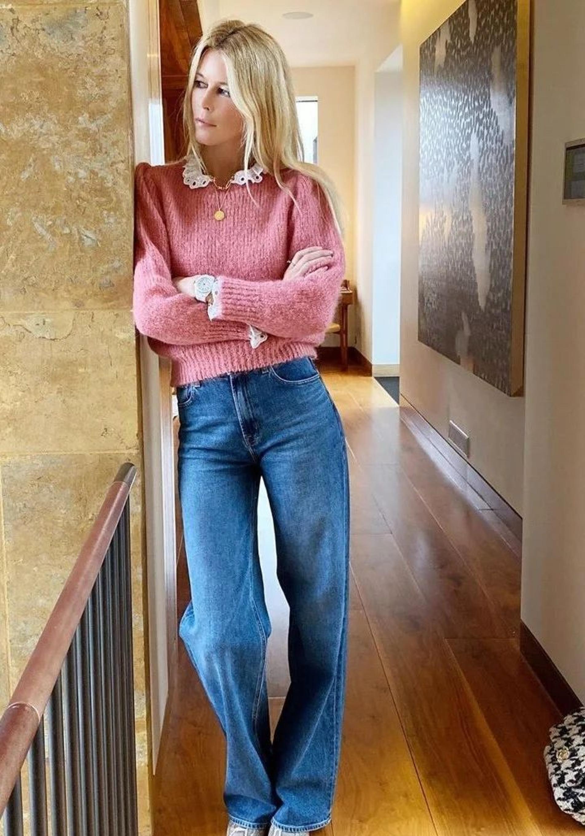 Claudia Schiffer con jersey color pastel a los 50