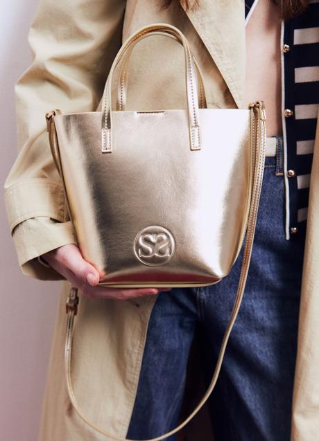 Imagen - Bolso dorado de Sfera (19,99 euros)