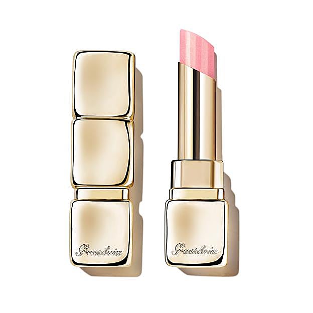 Bálsamo de labios KissKiss Bee Glow Pearly de Guerlain.