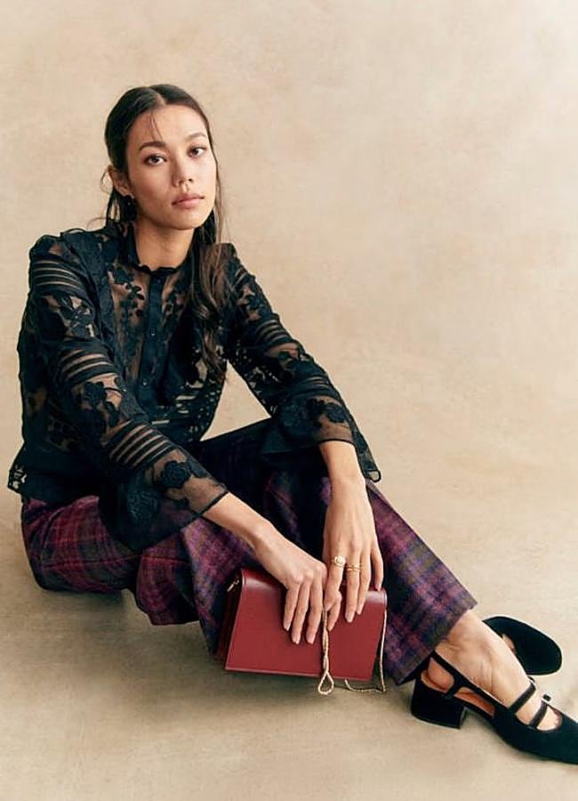 Imagen - Camisa con bordados semitransparente en negro