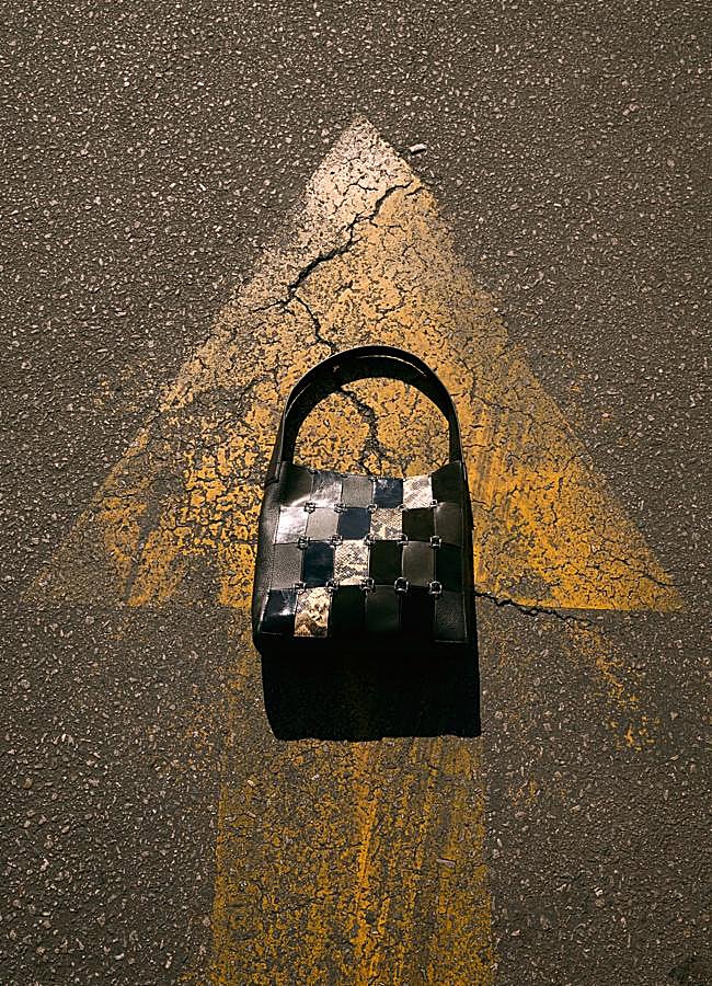 Imagen - Bolso de piel con patchwork combinado (149,99 euros). Foto: Mango.