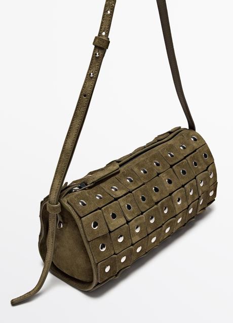 Imagen - Bolso con tachuelas de Massimo Dutti (149 euros)