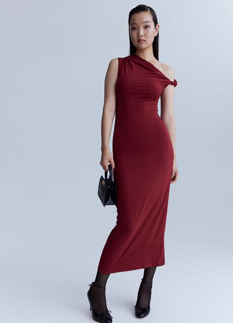 Imagen - Vestido burdeos de H&M (19,99 euros)
