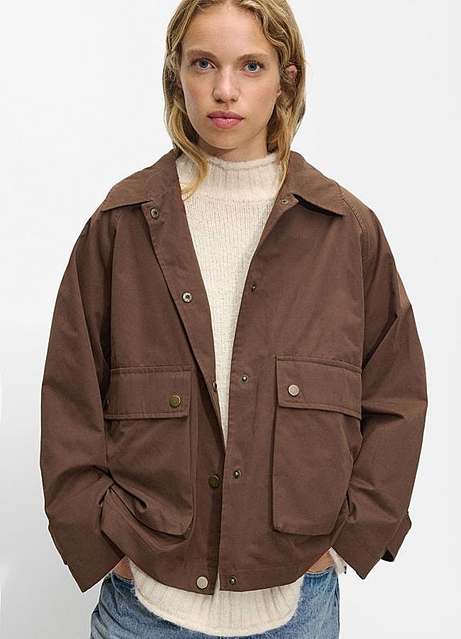 Imagen - Cazadora ligera en color marrón de Parfois (35,99 euros).