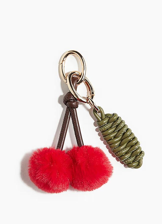 Imagen - Charm con forma de cerezas de H&M (19,99 euros):